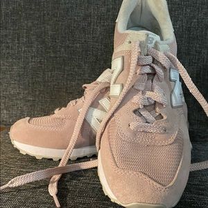New balance rose tennis shoes size 8